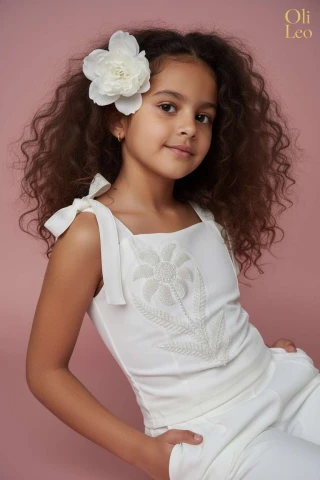 Komplet wizytowy dla dziewczynki w kolorze ecru z kwiatem